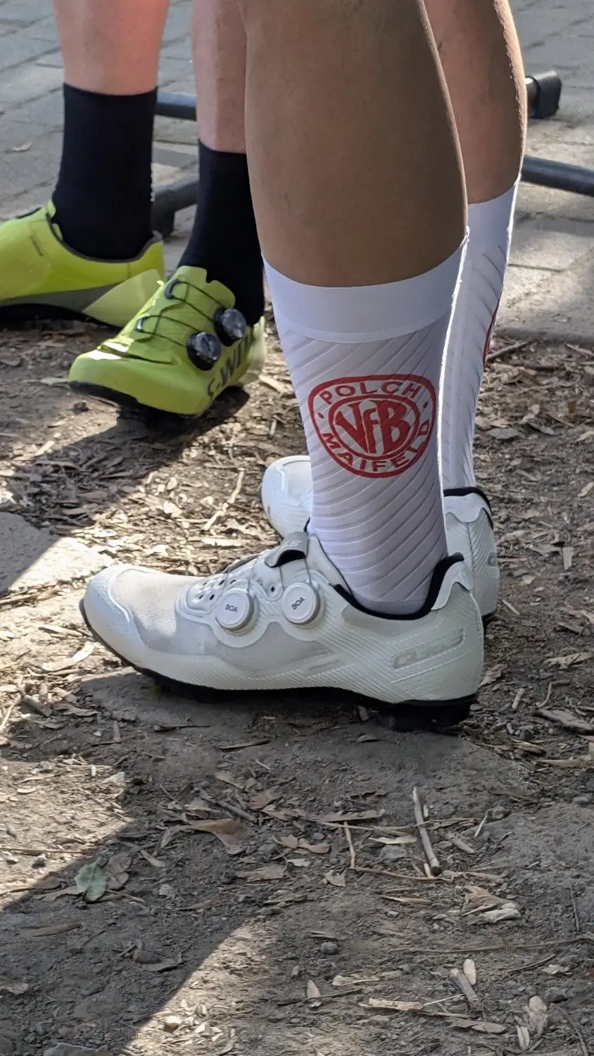 Radsocken und Radschuhe eines Teilnehmers