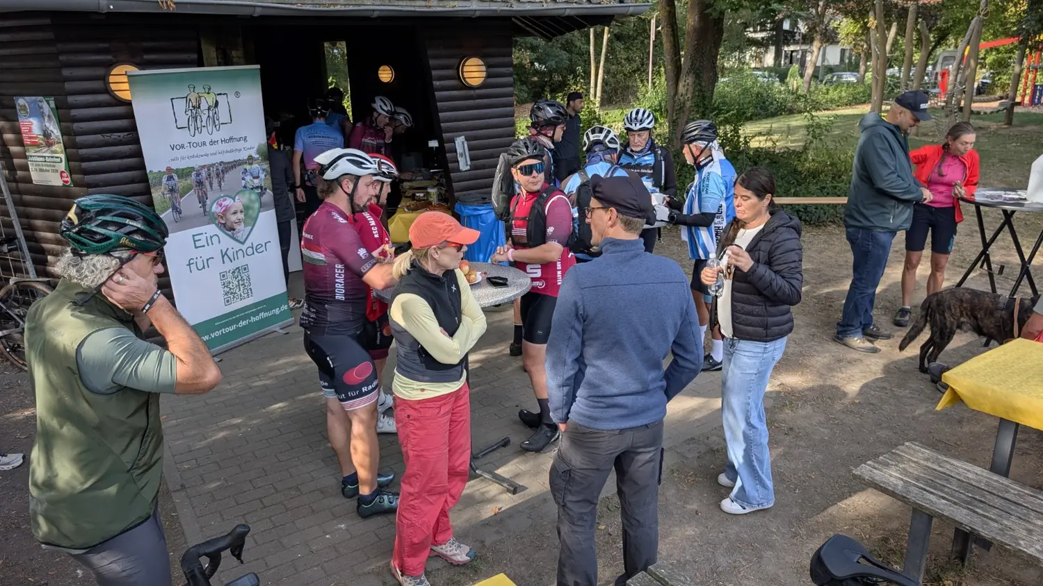 Gemeinsames Ankommen an der Grillhütte