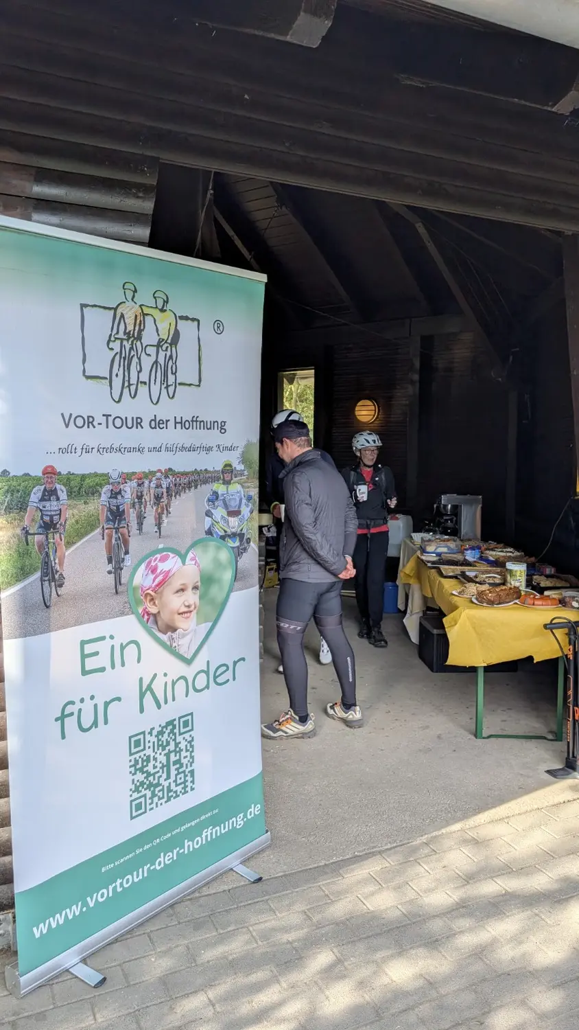 Infostand der Vor-Tour der Hoffnung an der Grillhütte